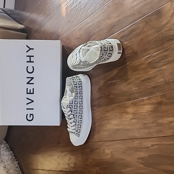 Givenchy Sneakers